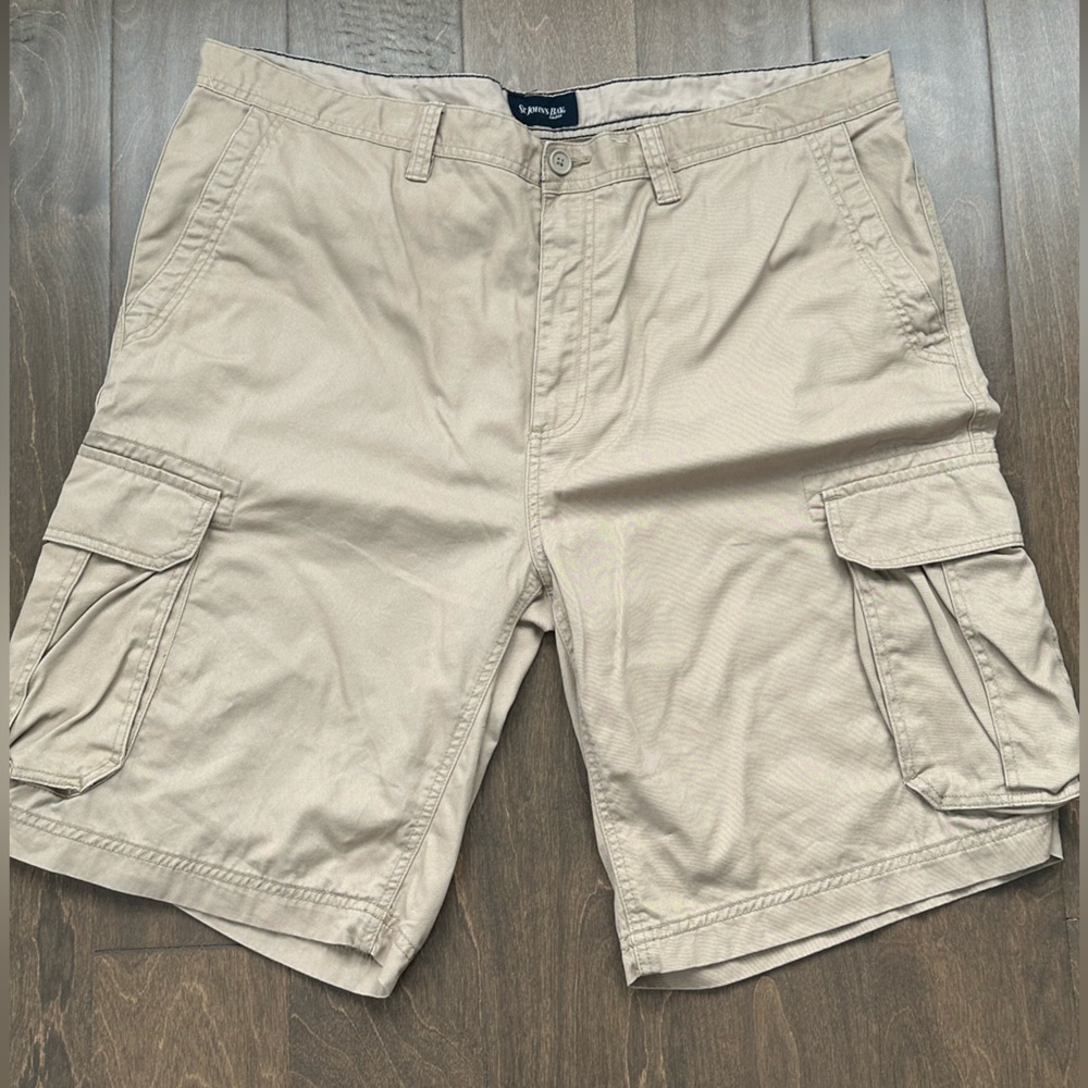 St John’s Bay Beige Cargo Shorts 40W